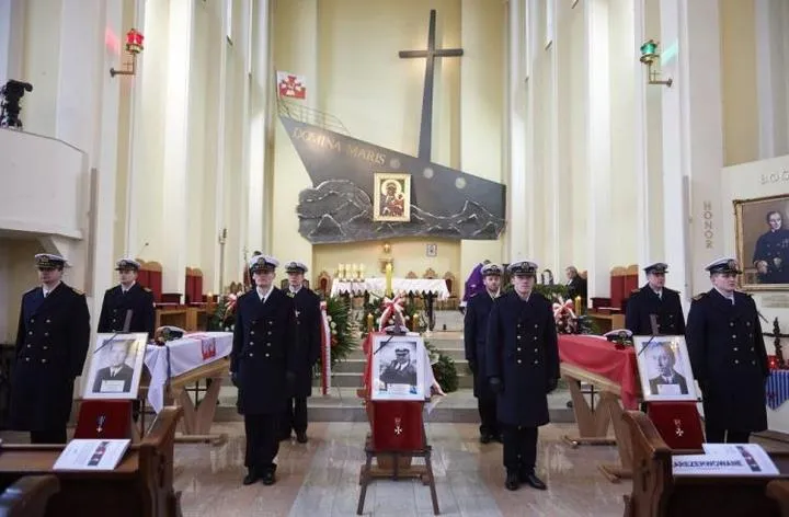 Jak właściwie ustalić, ile księdzu za mszę pogrzebową? Uniknij nieporozumień!