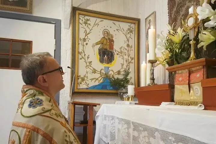 Odprawianie mszy przez suspendowanego księdza – jakie są rzeczywiste uprawnienia?