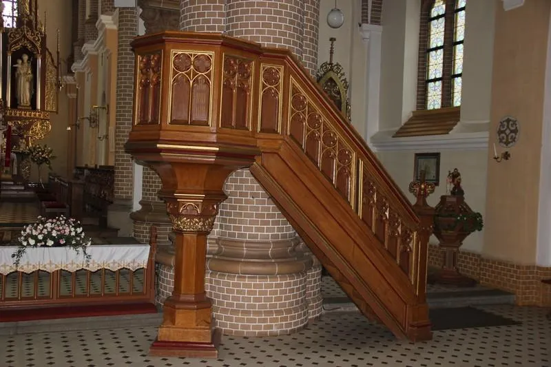 Ambona w kościele: Jakie ma znaczenie w liturgii?