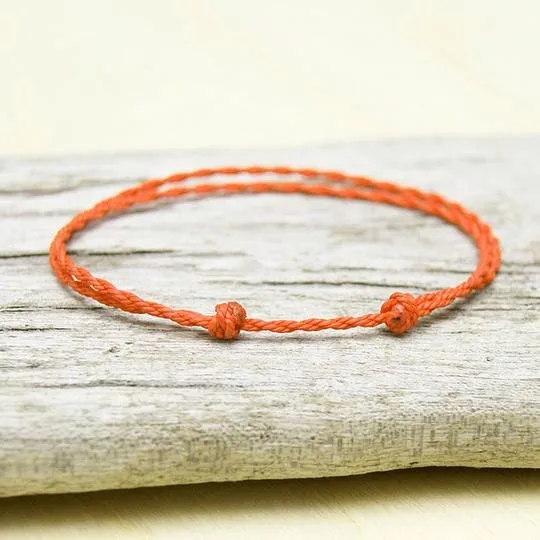 Czy czerwona nitka to grzech? Rozważania na temat nauk Kościoła katolickiego