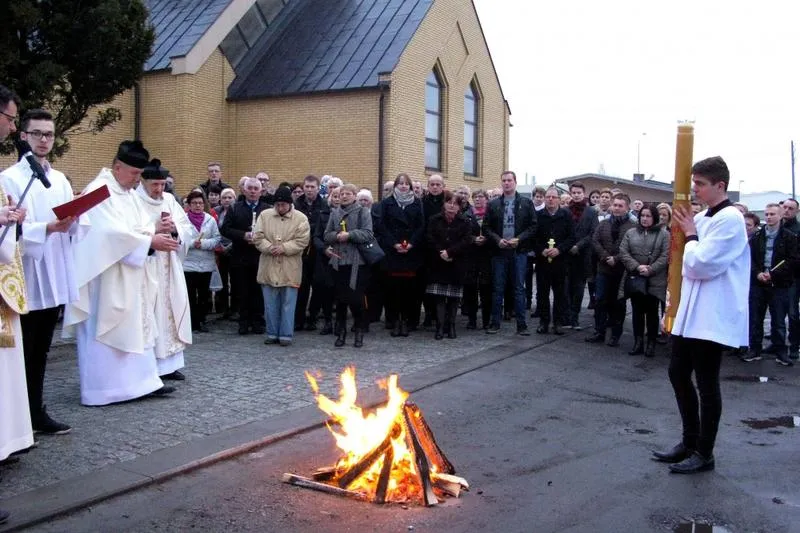 Czy liturgia wielkiej soboty to alternatywa dla mszy niedzielnej? Dowiedz się!