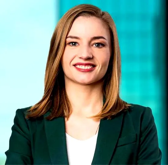 Ile miała lat Maria przy narodzinach Jezusa? Odkryj zaskakujące fakty historyczne!