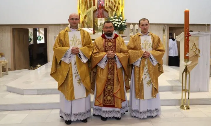Ile trwa Msza prymicyjna? Odkryj czas trwania tej wyjątkowej ceremonii