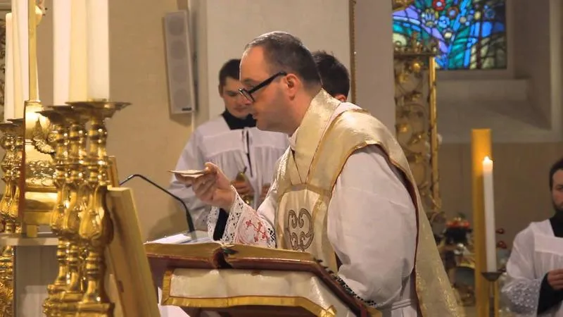 Jak długo trwa msza w rycie trydenckim? Czas trwania i unikalne różnice w liturgii